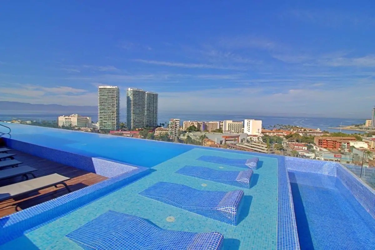 Zoho Rooftop Pool - Gym -Parking