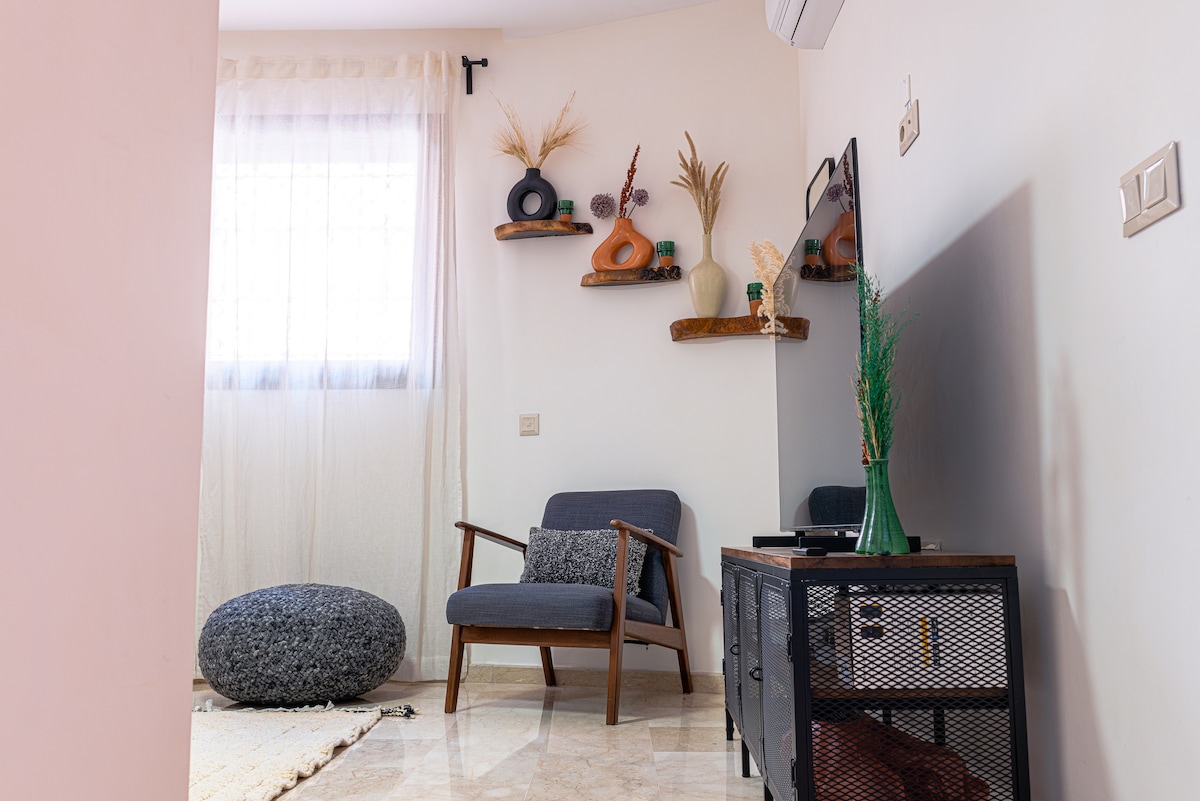 One of a Kind Duplex Gueliz :POOL, WiFi, AC, Desk…