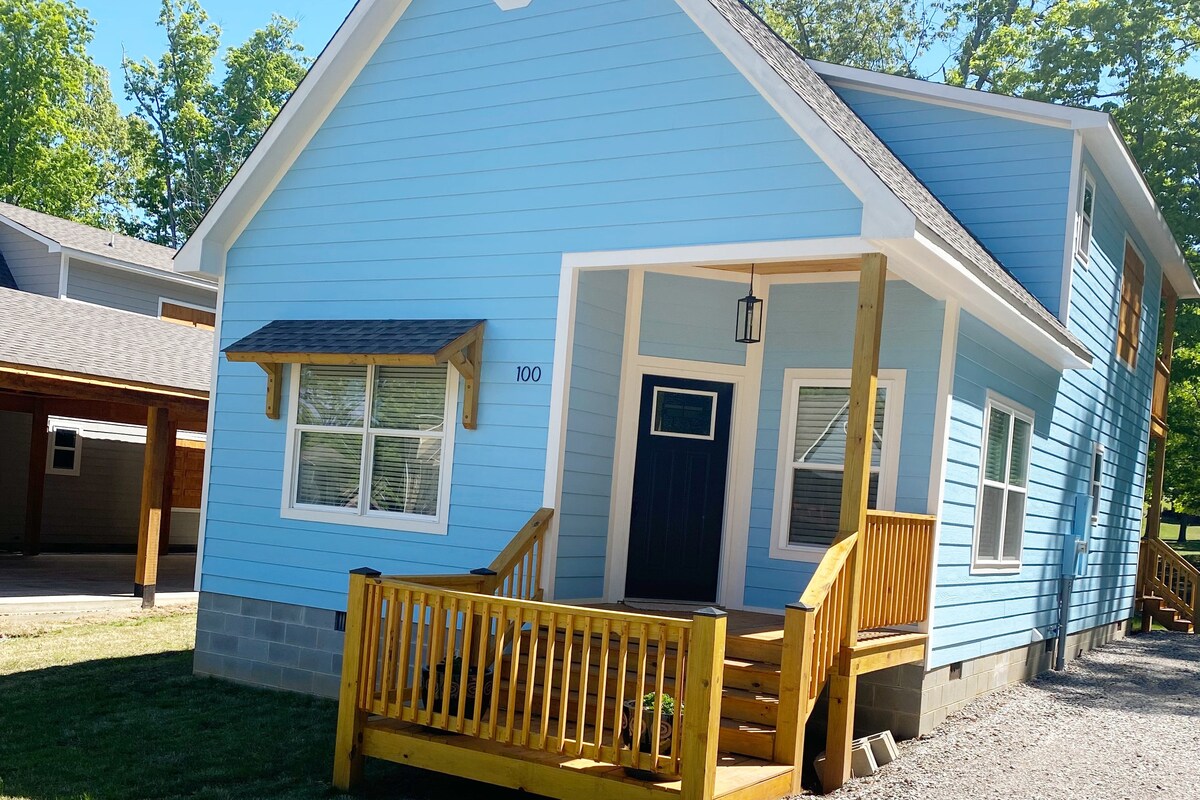 New Blue House at Pickwick