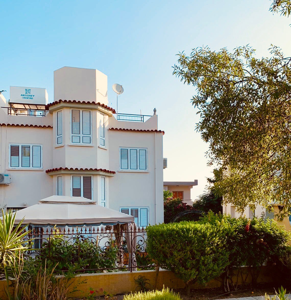 Lovely Villa 3+1 in city center,pool &200m2 to sea