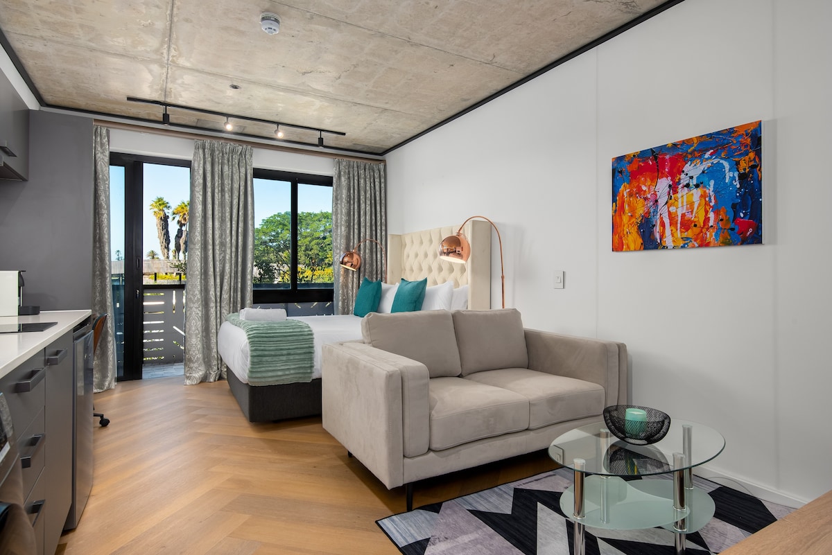 Trendy Studio Apartment | Waterside Retreat