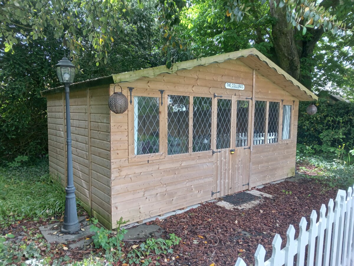 A cosy cabin for Silverstone weekend