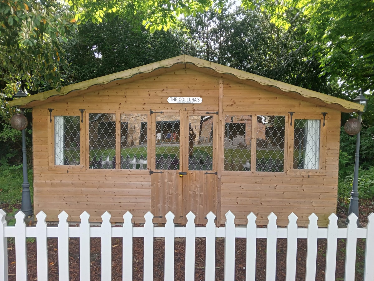 A cosy cabin for Silverstone weekend