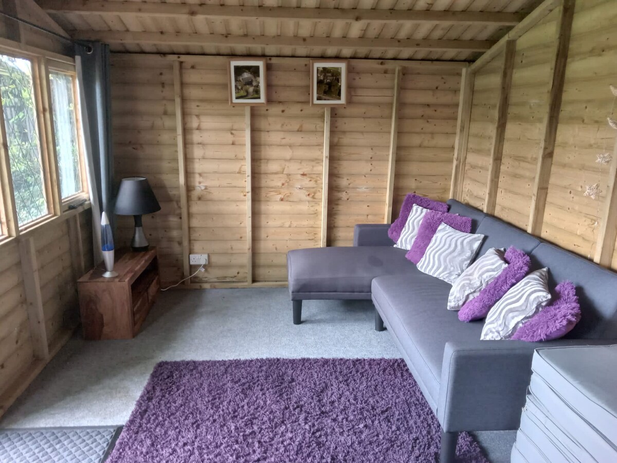 A cosy cabin for Silverstone weekend