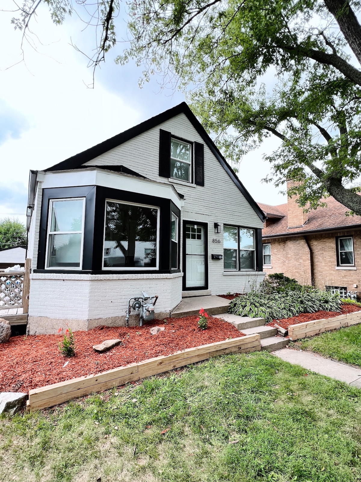 Cozy home with Car Charger in Des Plaines, IL