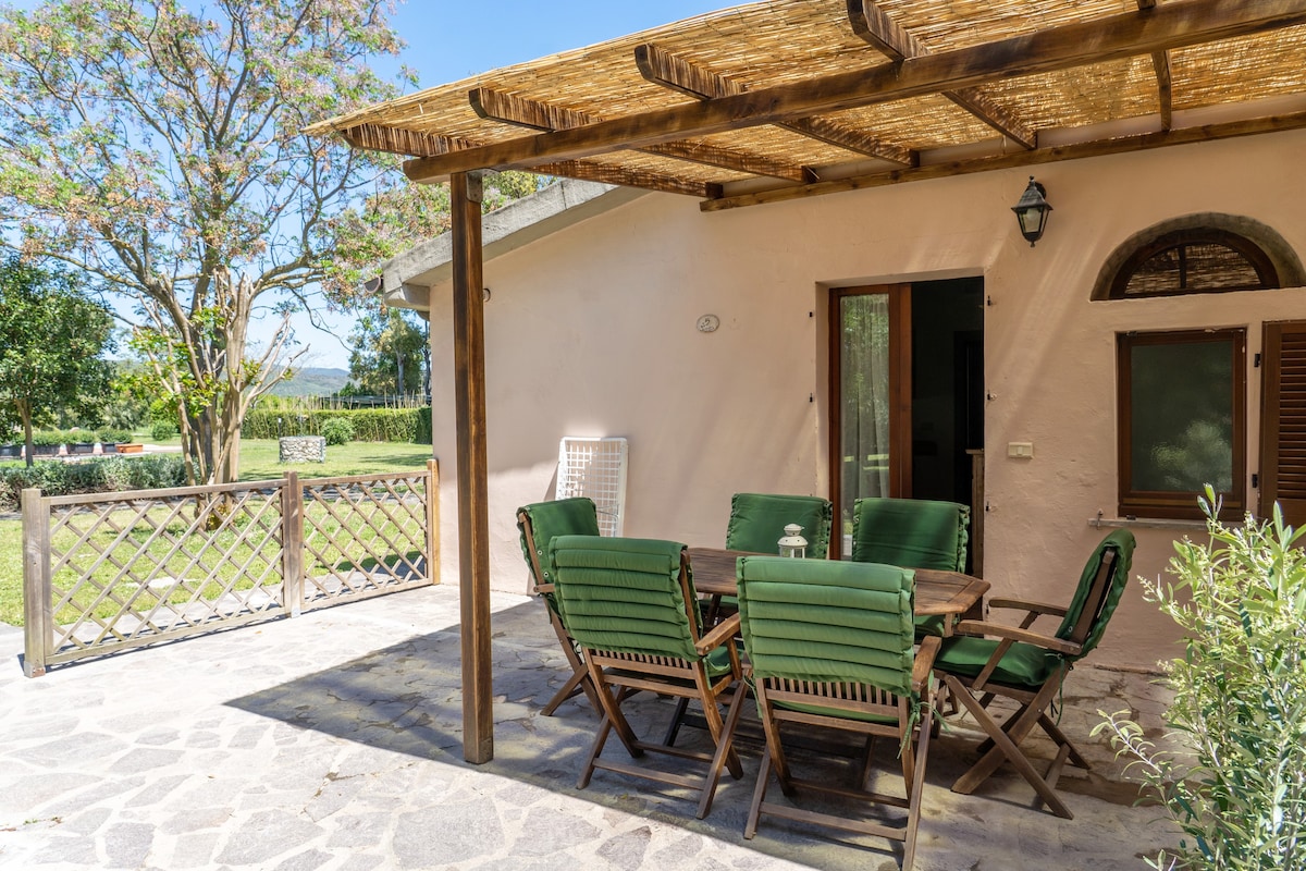 [Tranquil Pool Retreat in Tuscany]