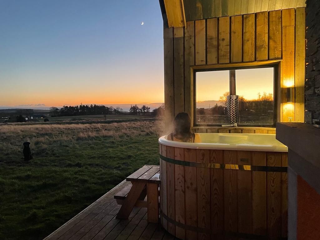 Eco-Lodge with outdoor hottub + sea view