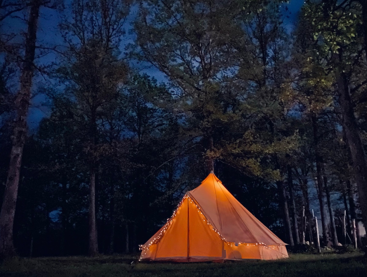 Glamping + Rock Hunting!