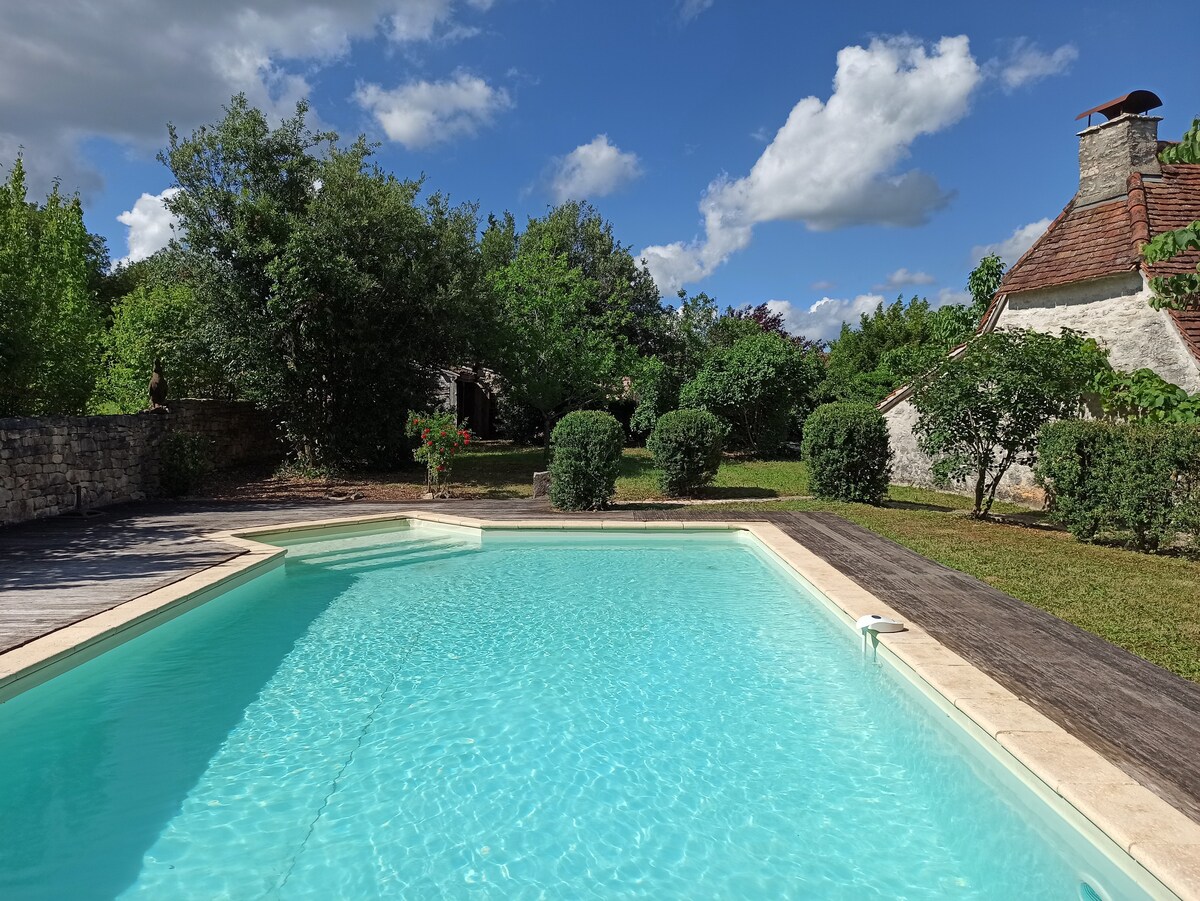Gîte de charme au cœur du Quercy avec piscine