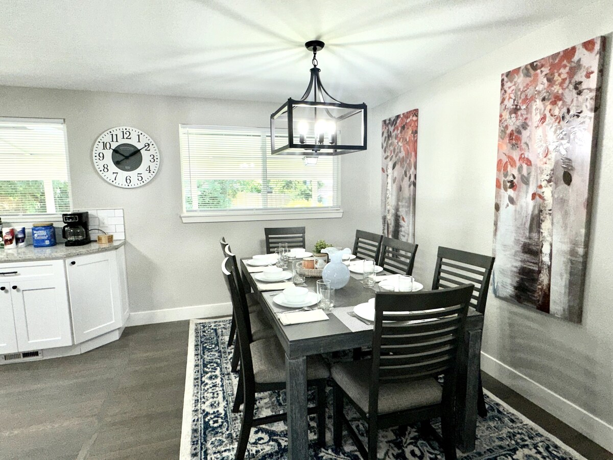 Cozy Getaway! Central Location | Xtra Kitchenette