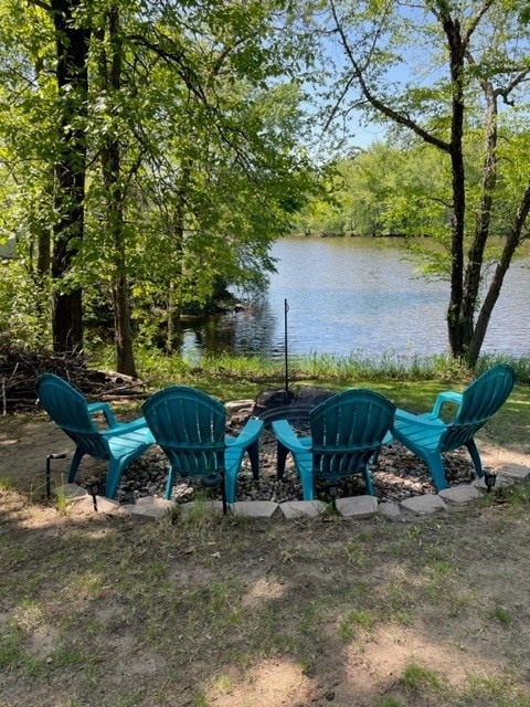 Lakeshore Retreat - Lake Cottage!