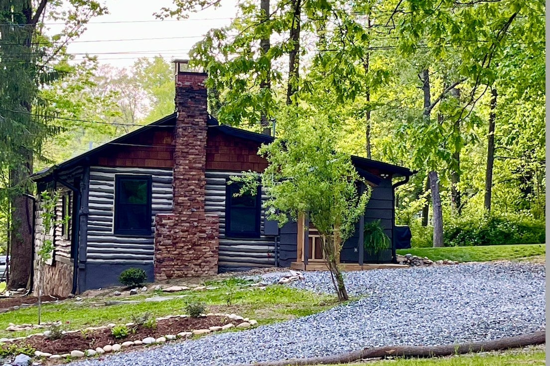 Unique, fully renovated, historic log cabin