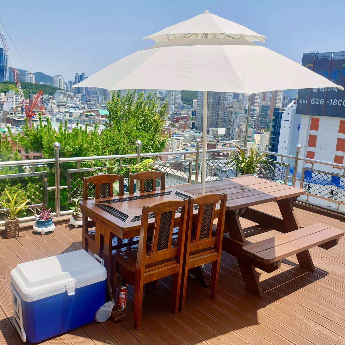 260㎡ Penthouse with private patio! 1 min to beach