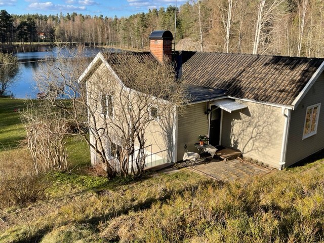 Charmigt enkelt litet hus vid Trollsjön!