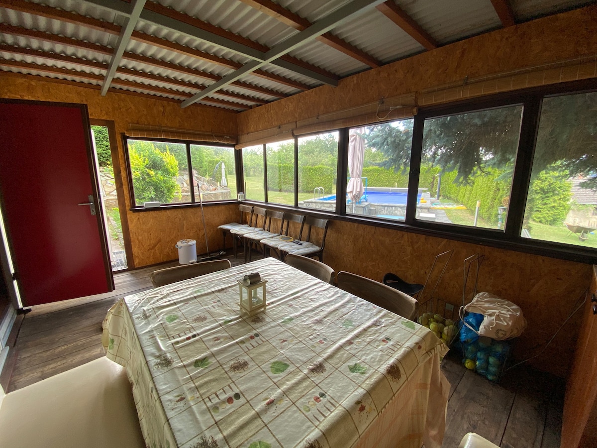 Poolhaus im Garten