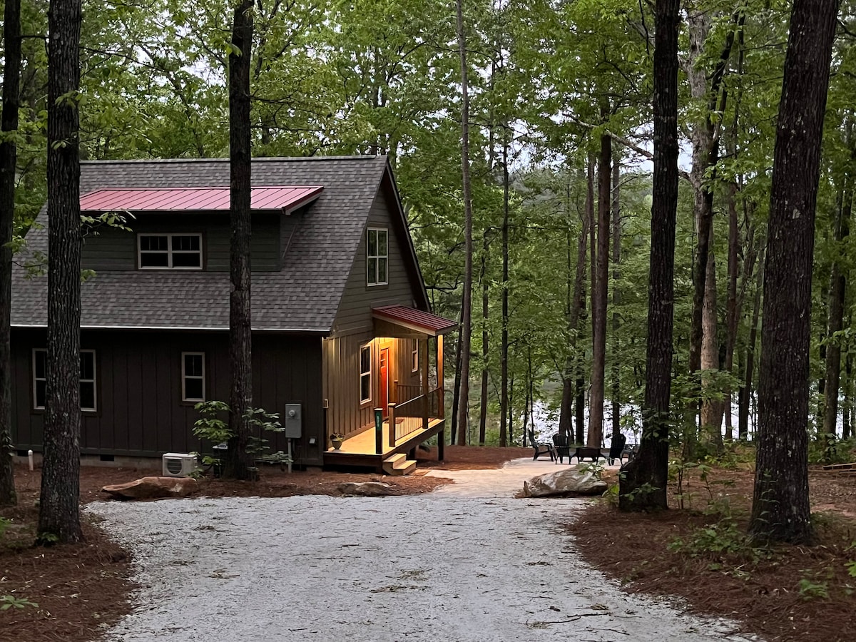 Keowee Waterfront Lakeside Retreat -Keowee Cottage