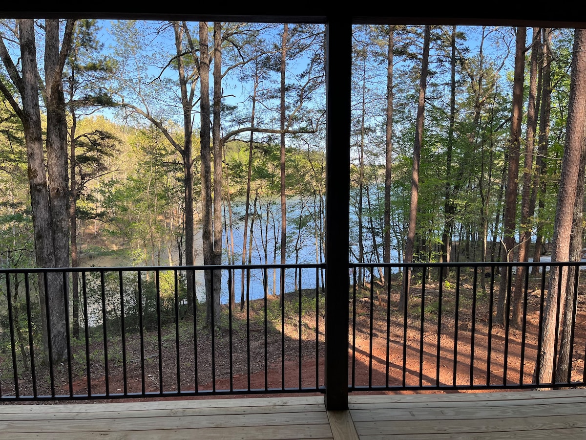 Keowee Waterfront Lakeside Retreat -Keowee Cottage