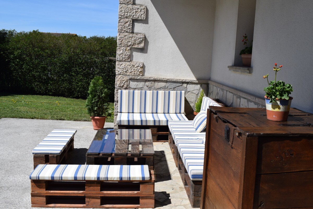 Confortable casa rural con gran jardín y chimenea