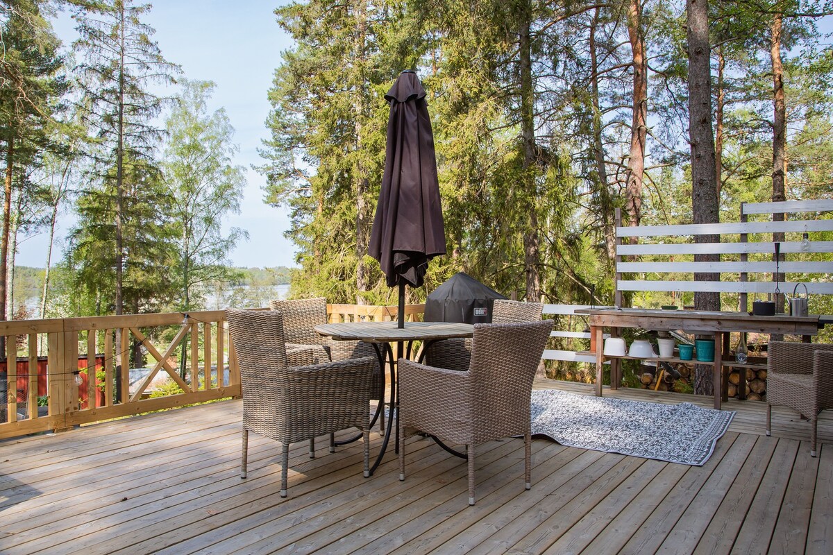 Cozy holiday home with a lake view on Ekerö/Färent