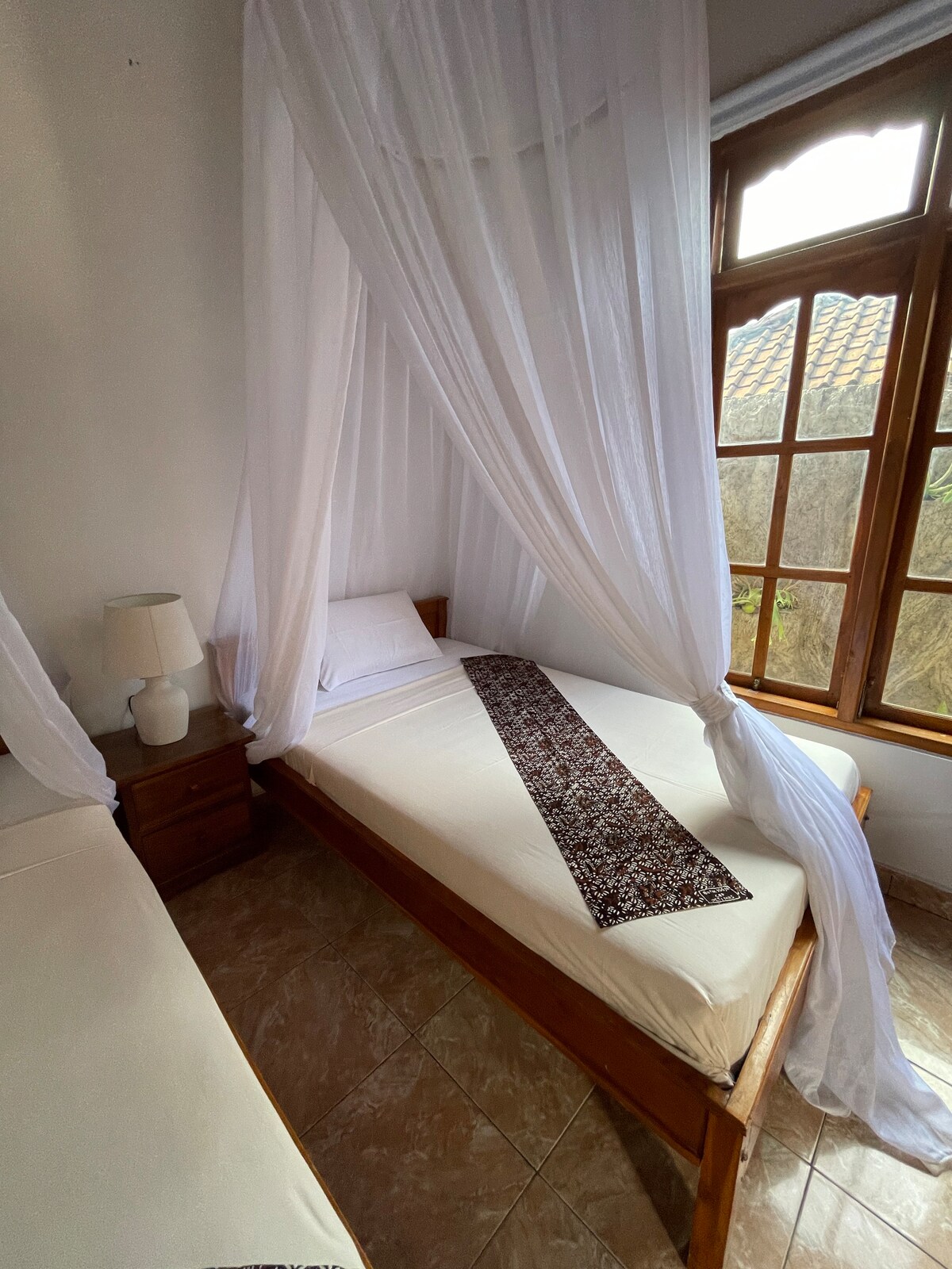 Spacious Clean Room /w Balinese Feeling & Pool