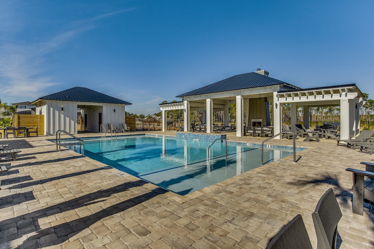 Coastal Retreat - Modern, Luxury Pool, Bay View