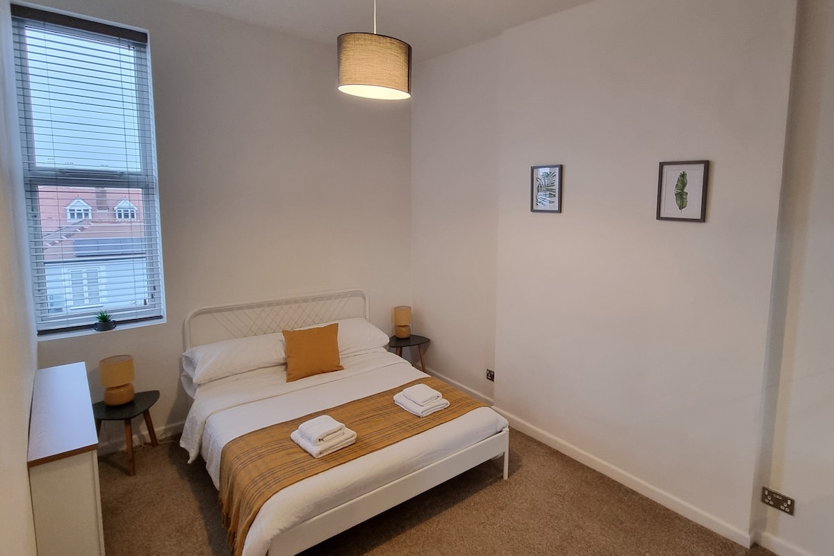 Southsea Escape - Coastal Apartment (2x dbl rooms)