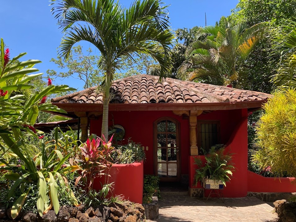 Volcán Mombacho Casita: Inside the Nature Preserve