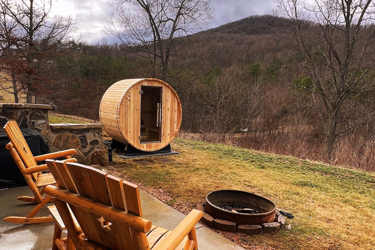 Modern log cabin w/ serene views, sauna & pond