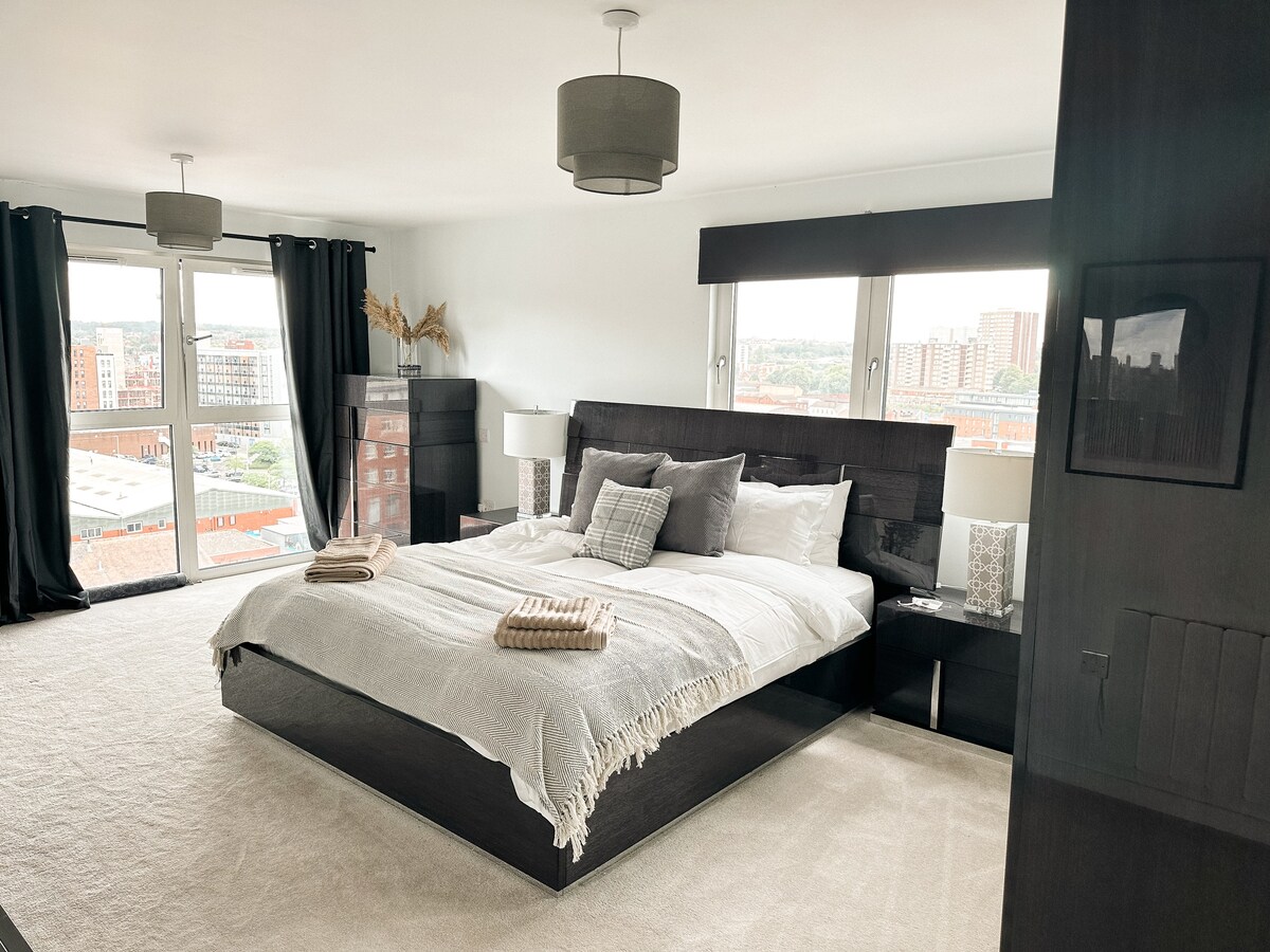 Luxury 3 Bedroom Apt. Leeds Centre
