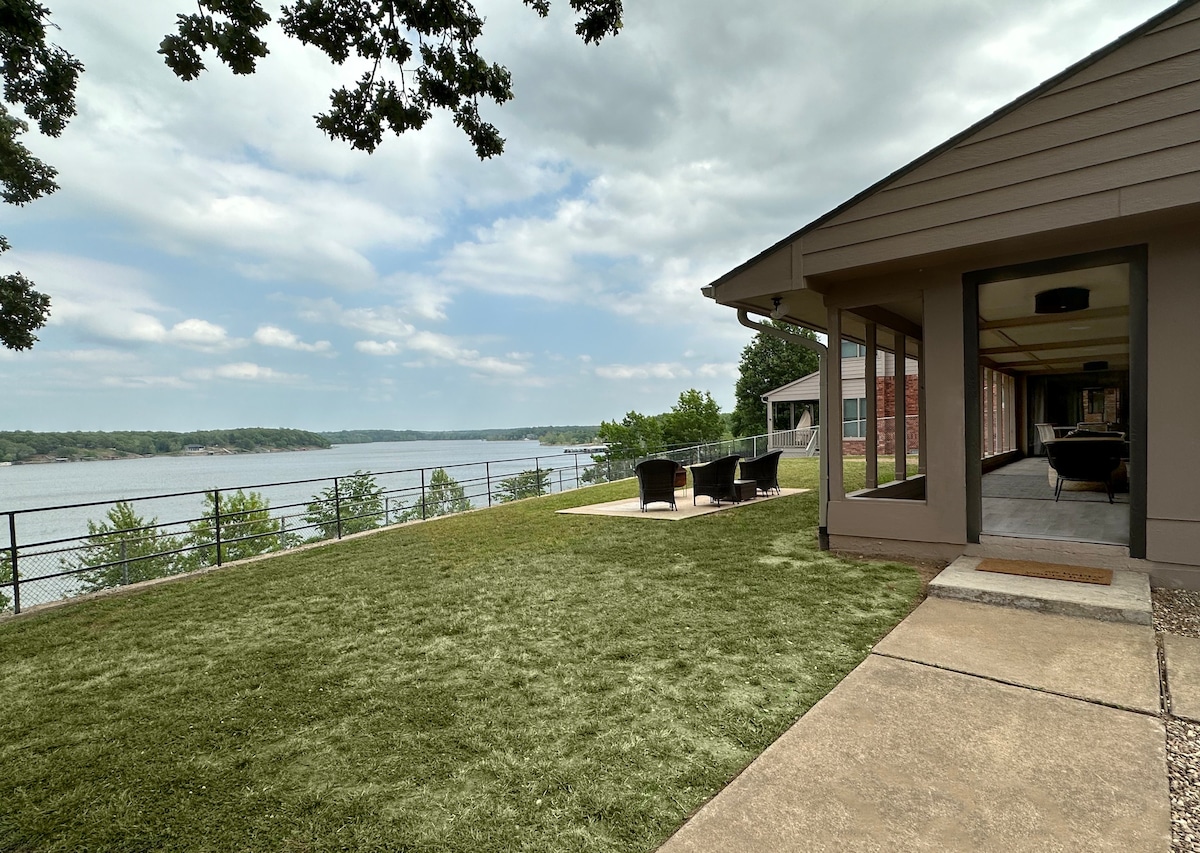 Living Well Lakehouse - Premier Lakefront Luxury