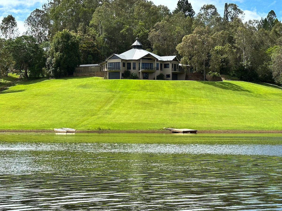 Serenity Retreat, The Lakehouse, Lake Tinaroo