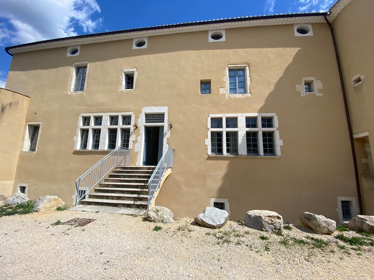 "Chez Gide" one-bed in authentic French chateau