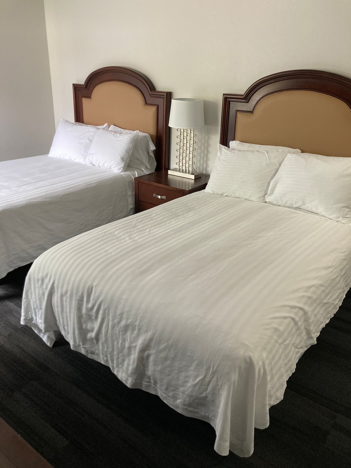 Room 210 - 2 Double Beds