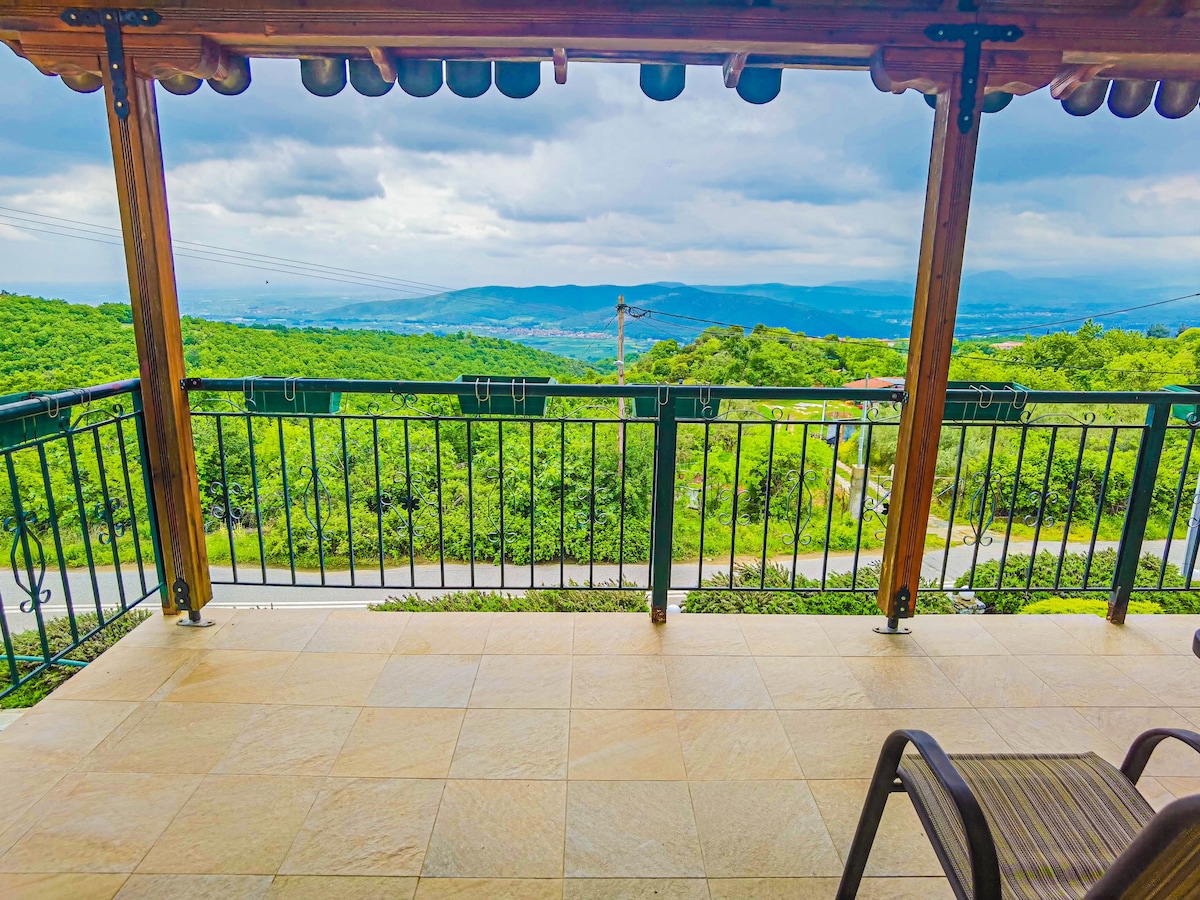 Villa Etheras - Amazing View & Nature, Near Edessa