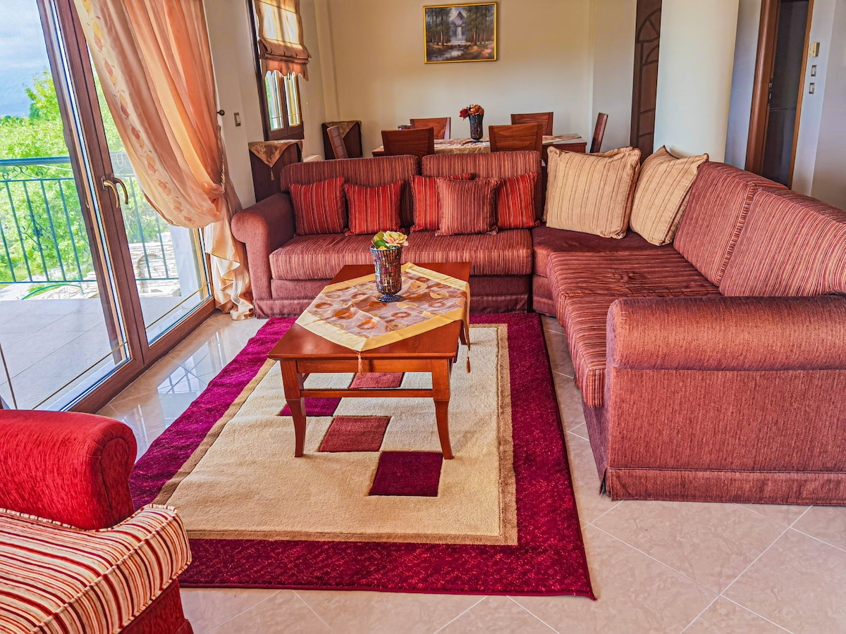 Villa Etheras - Amazing View & Nature, Near Edessa