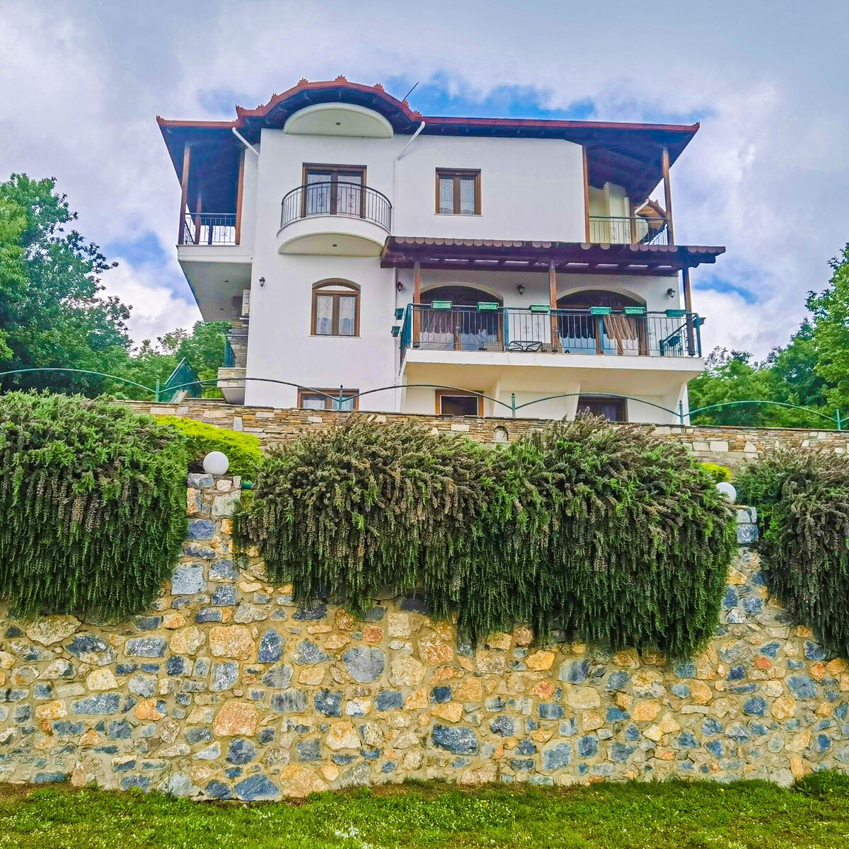 Villa Etheras - Amazing View & Nature, Near Edessa