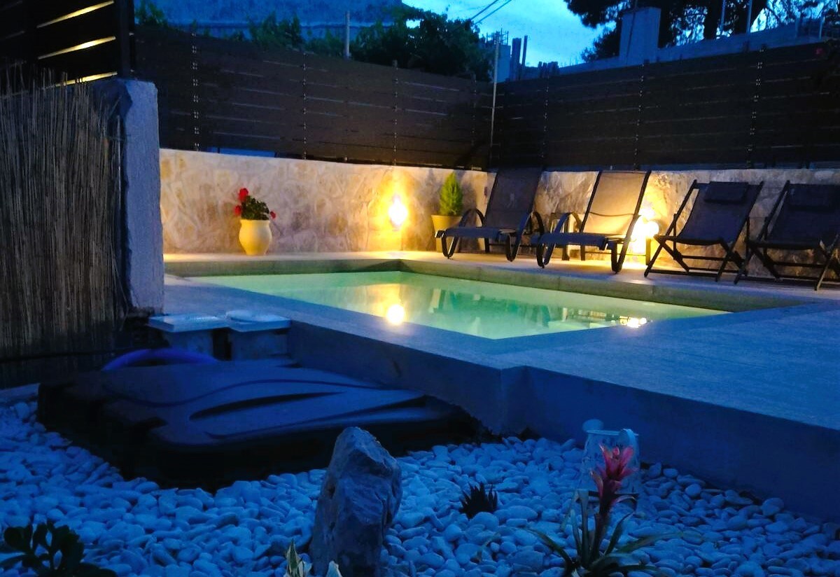 Iliogioma别墅配备私人泳池和海景别墅。