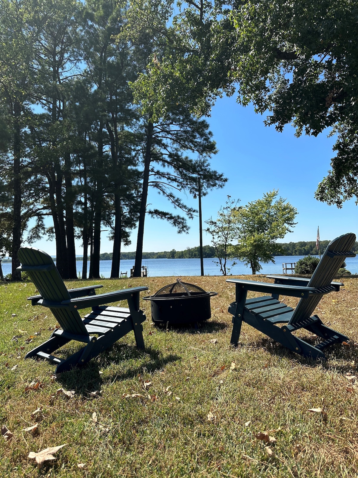 Serenity Now! Modern lakeside cottage