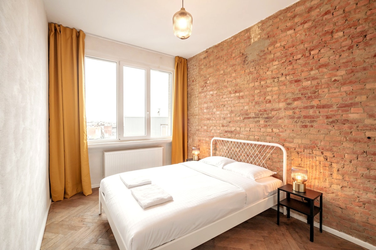 Bright 3-BR Apartment near Old Town Antwerp