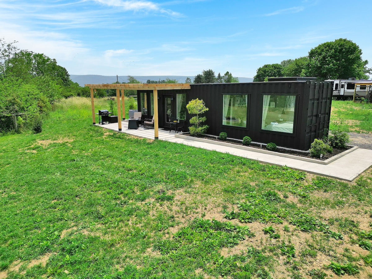 Charming Container Getaway Amidst Rural Serenity