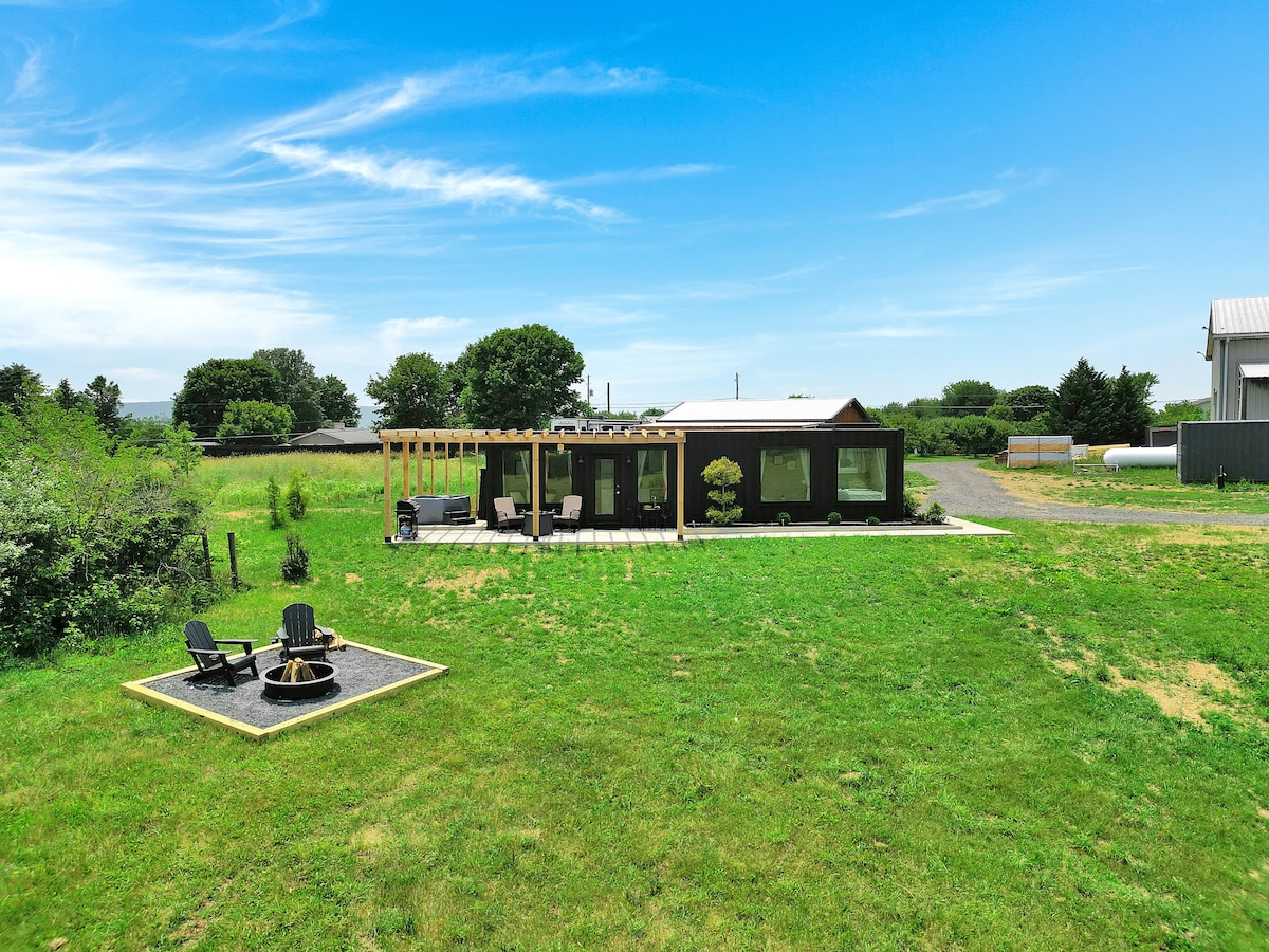 Charming Container Getaway Amidst Rural Serenity