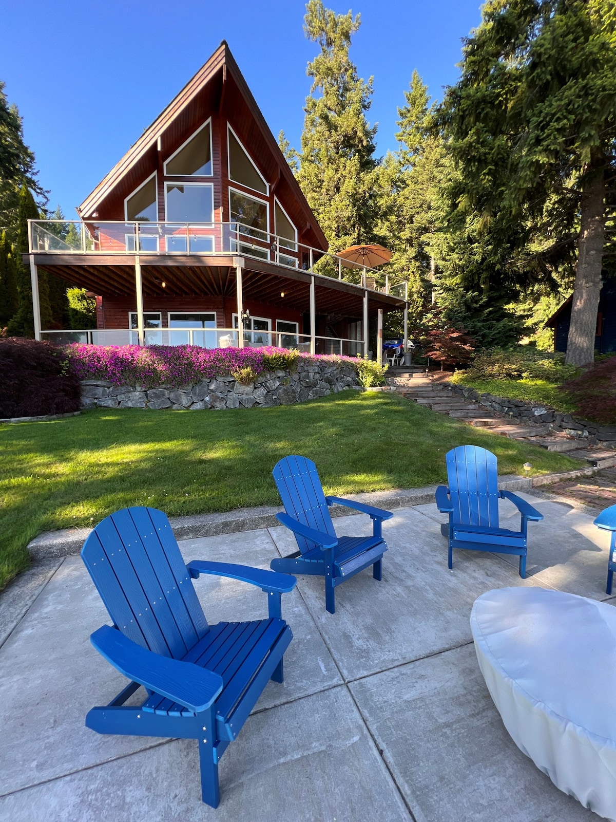 The Lake House with Hot Tub!