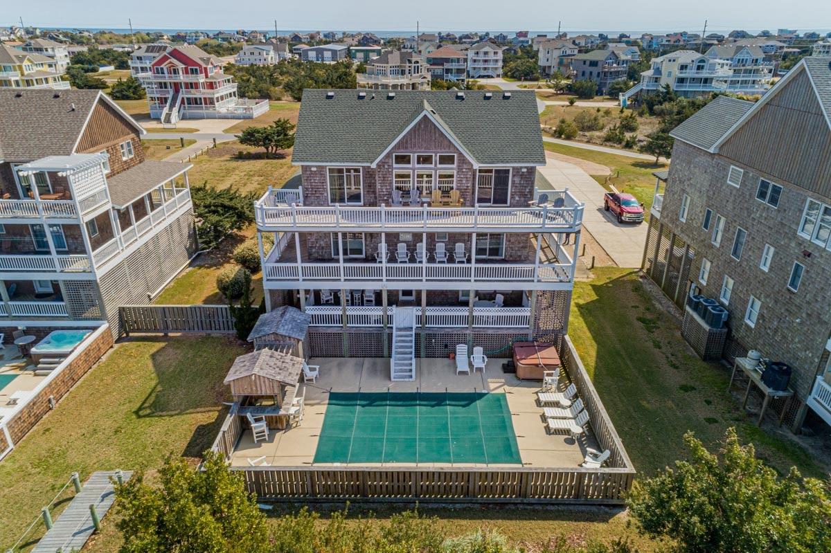 7BR Sound Front House w/ Kite Launch & Heated Pool