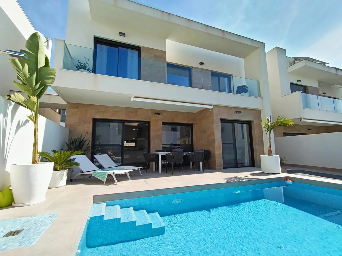 Large new build villa with private pool