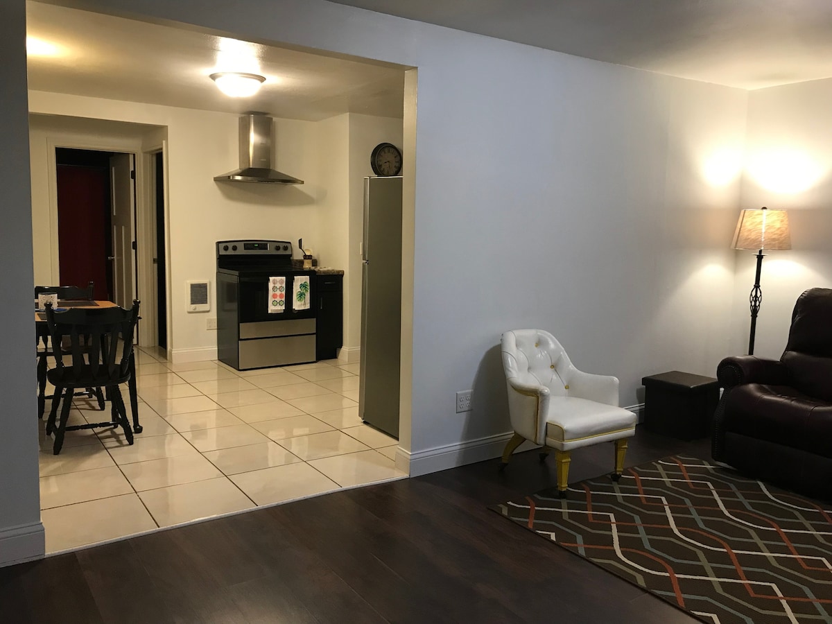 Best Apartment in Kirksville (30 day minimum stay)