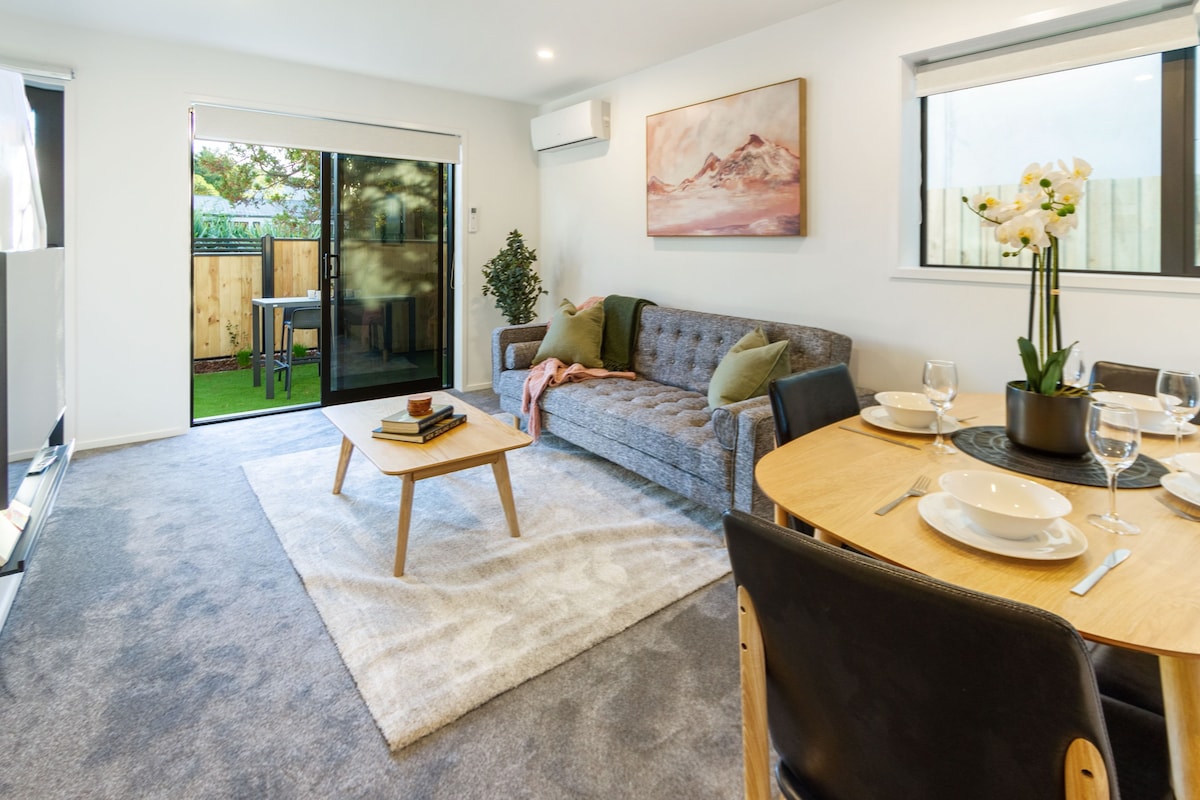 Best of Central Christchurch 2 bed 2 bath