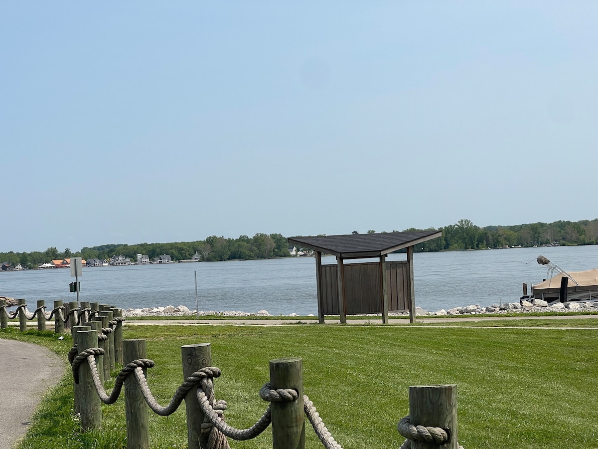 Cute Buckeye Lake Apartment