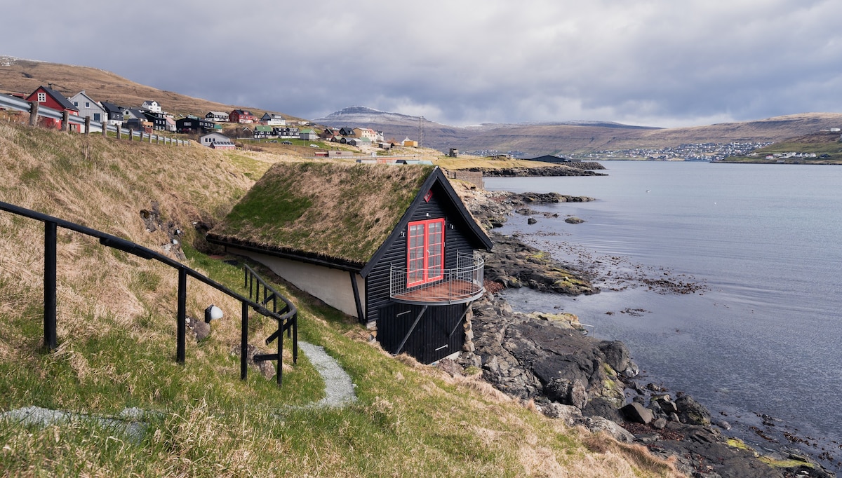 Unique boathouse by the foreshore | Sea view