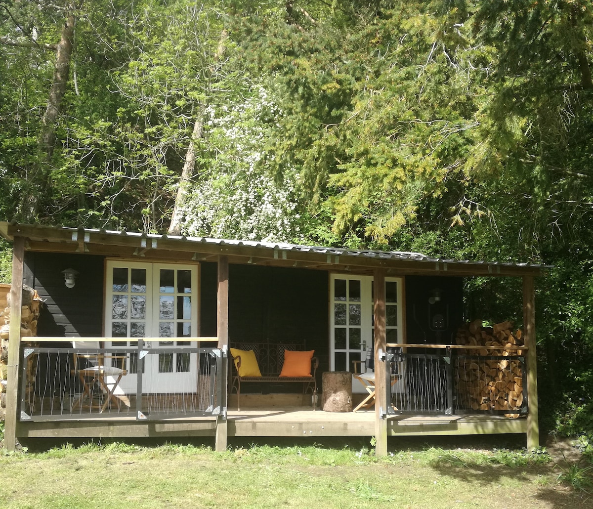 Owl Cabin with Hot Tub