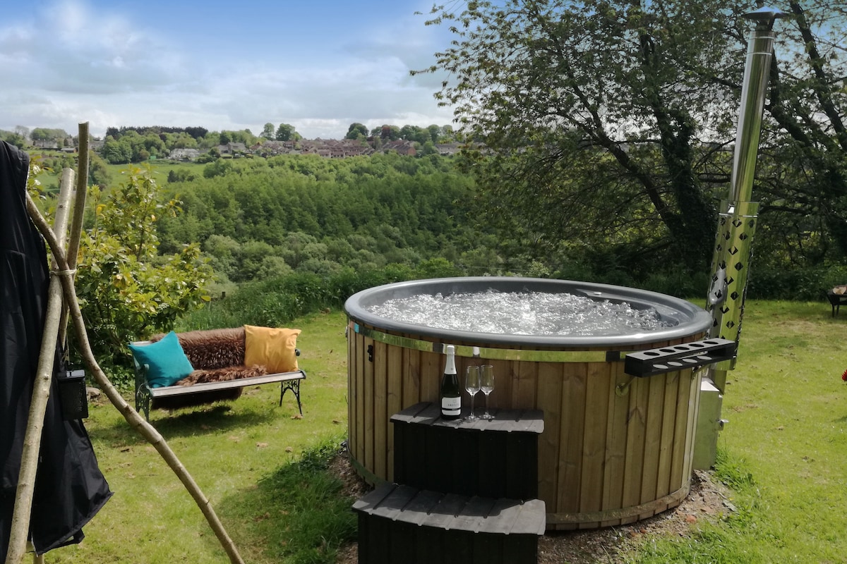 Owl Cabin with Hot Tub